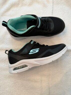 Never Worn Skecher Sneakers